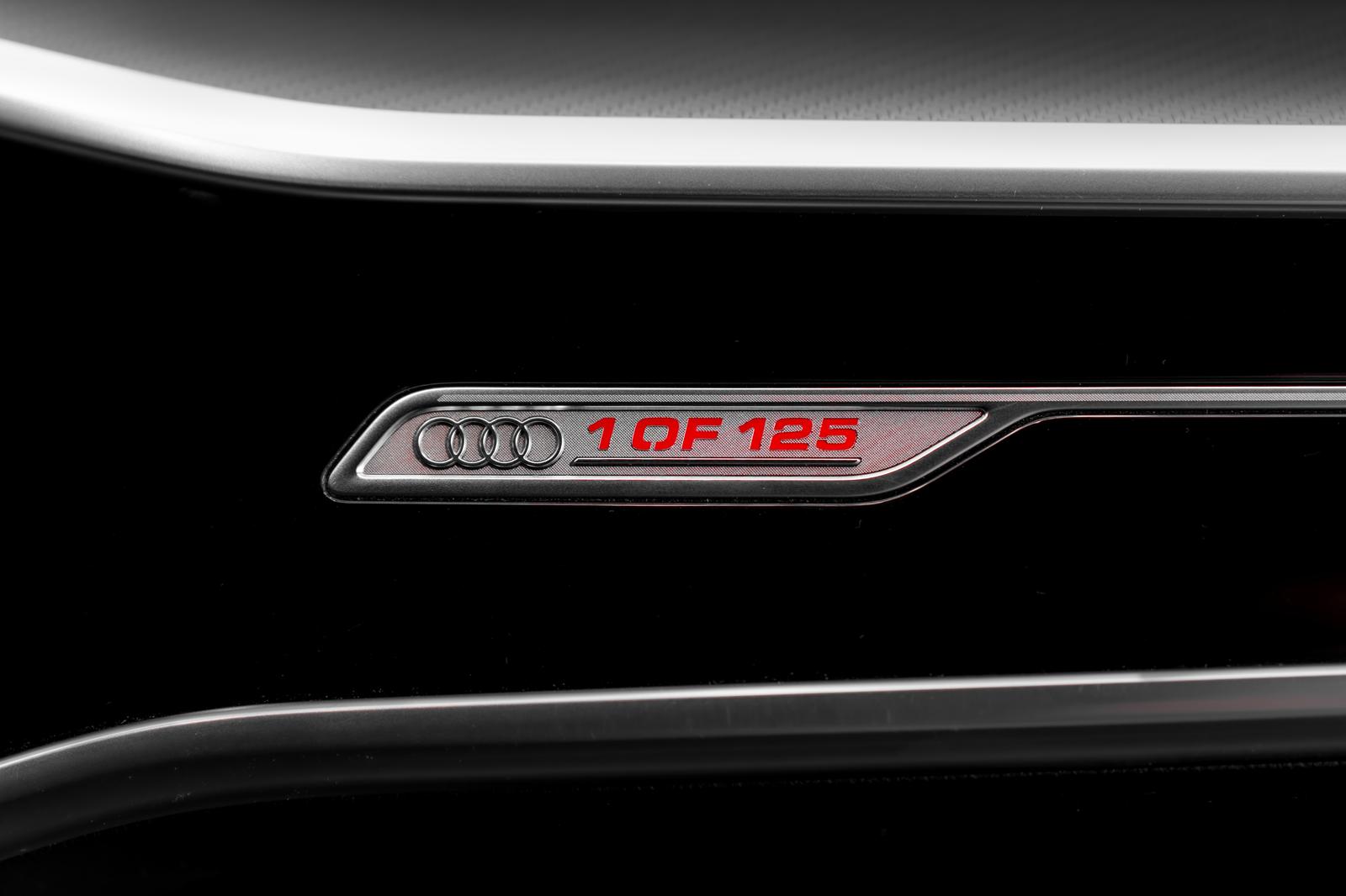 1 OF 125 verlichte badge