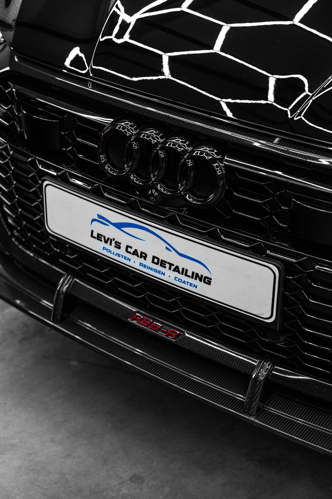 RS6-R frontgrille detail met Levi's kentekenplaat