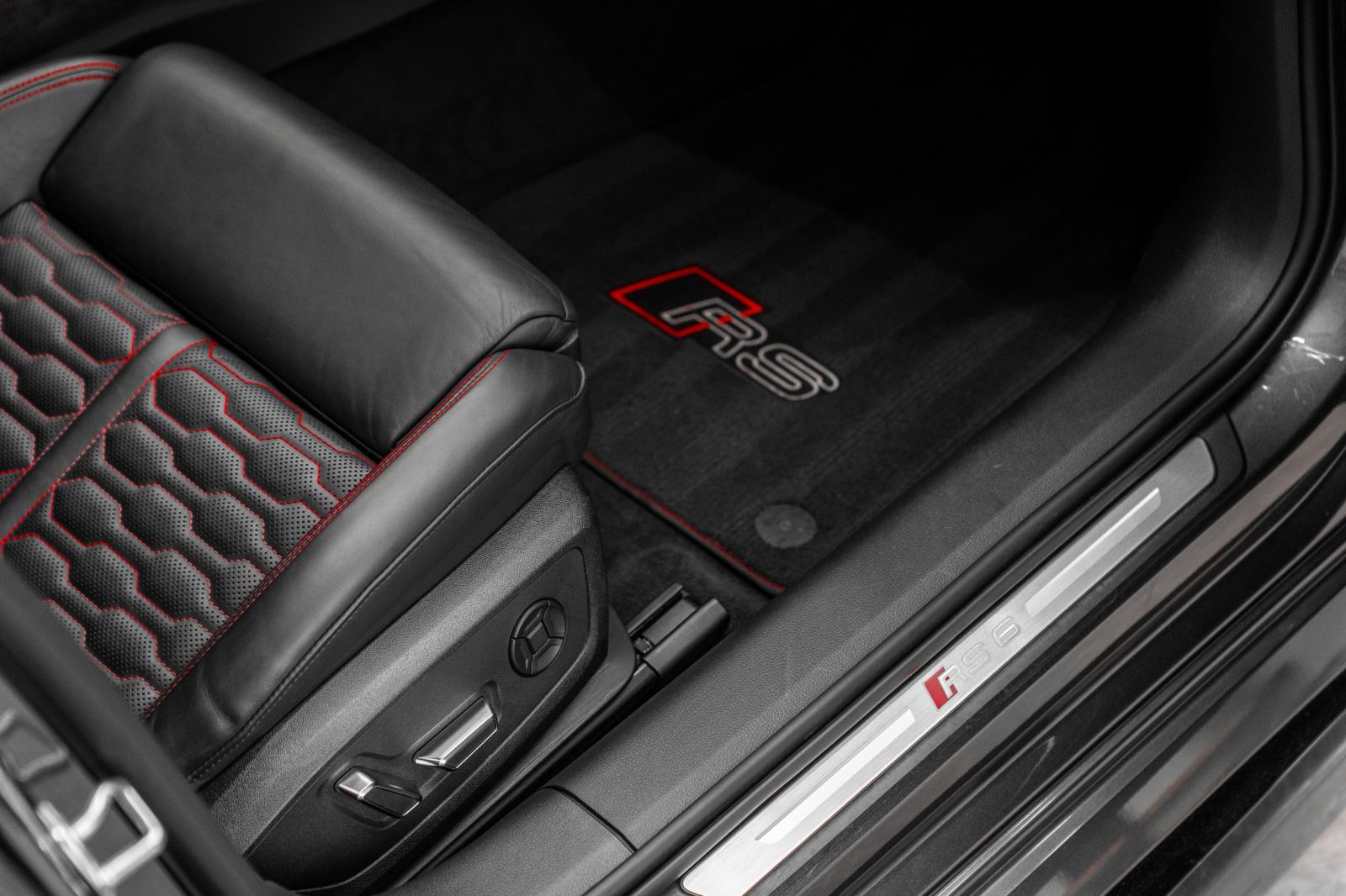 Audi RS6 vloermat met rode logo