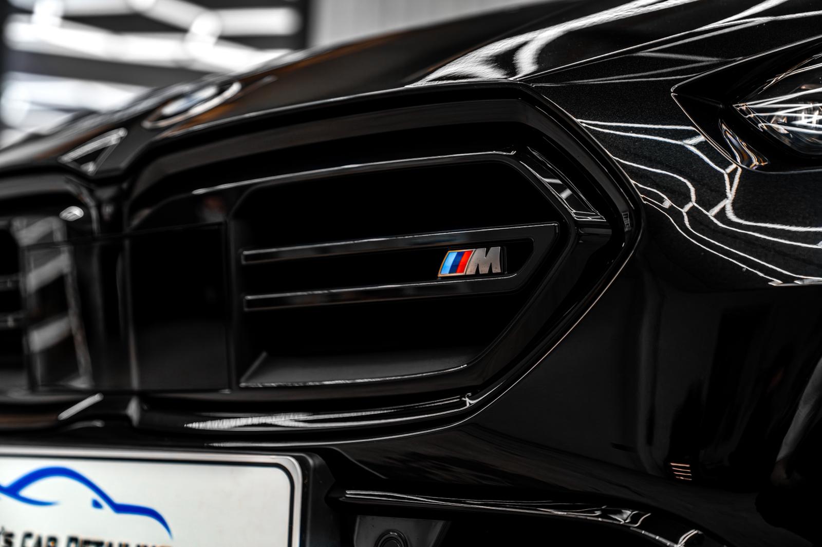 BMW M badge en grille detail