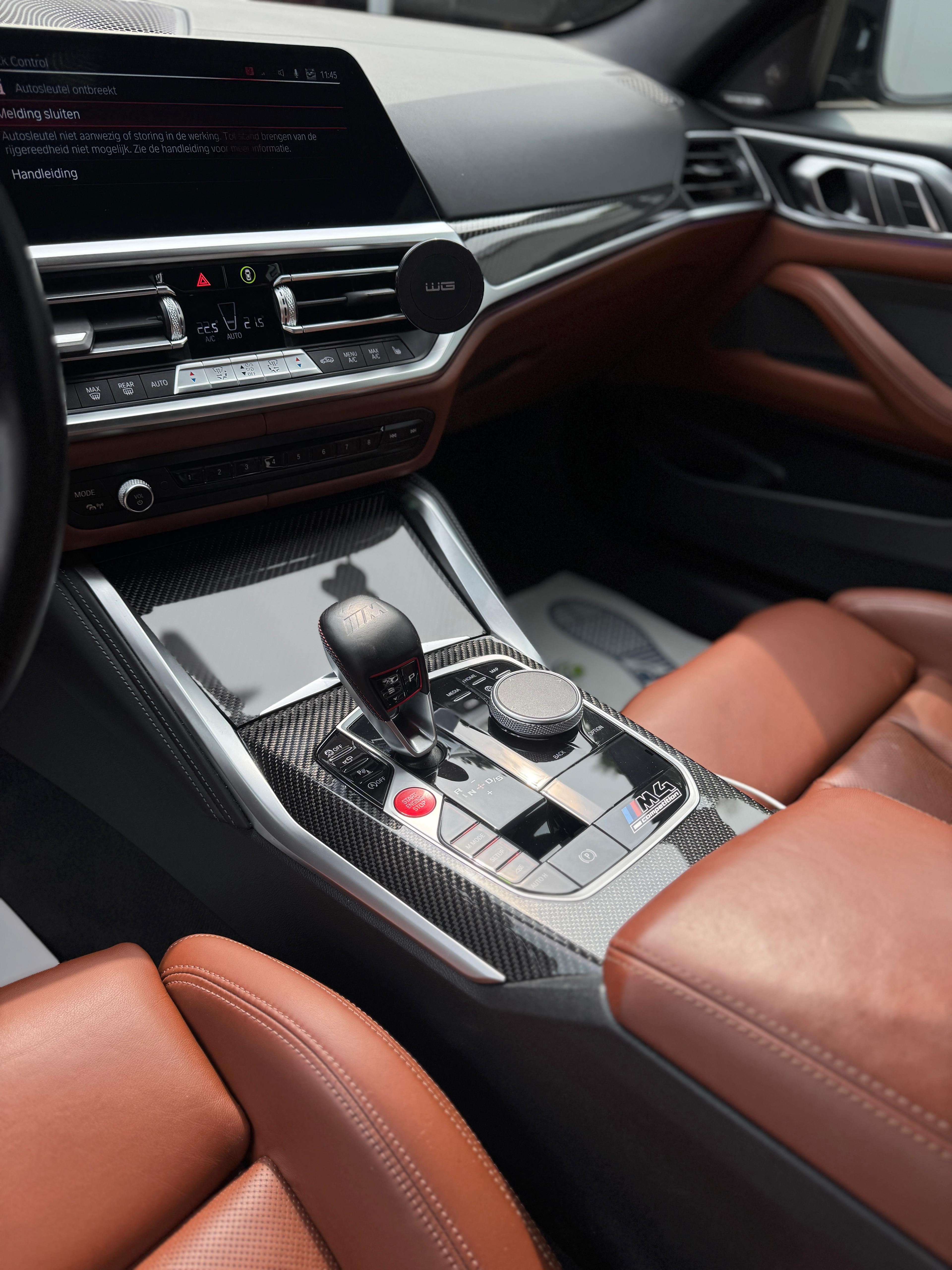 BMW M4 Competition console