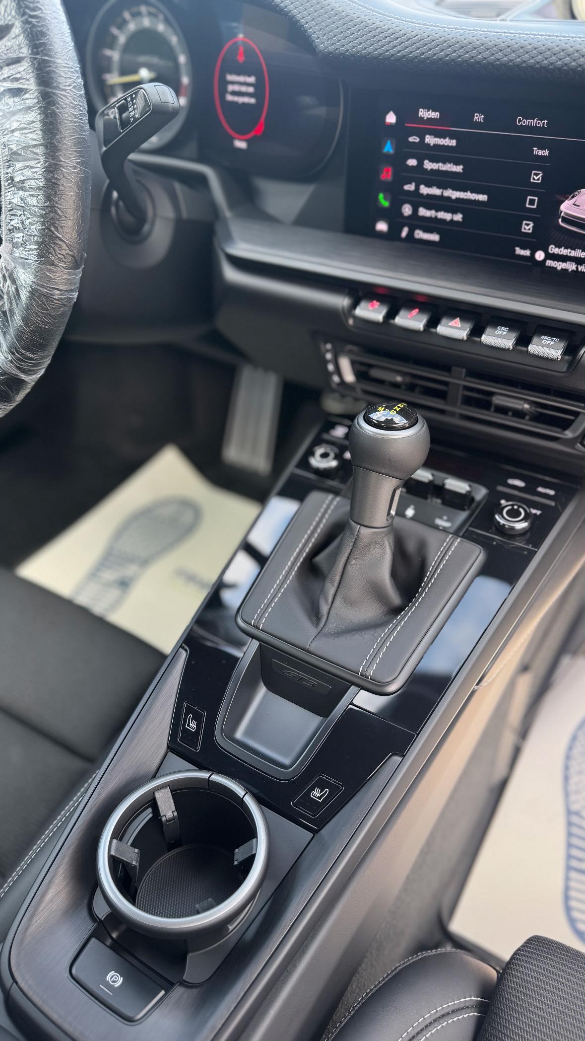 Porsche 911 GT3 Touring console
