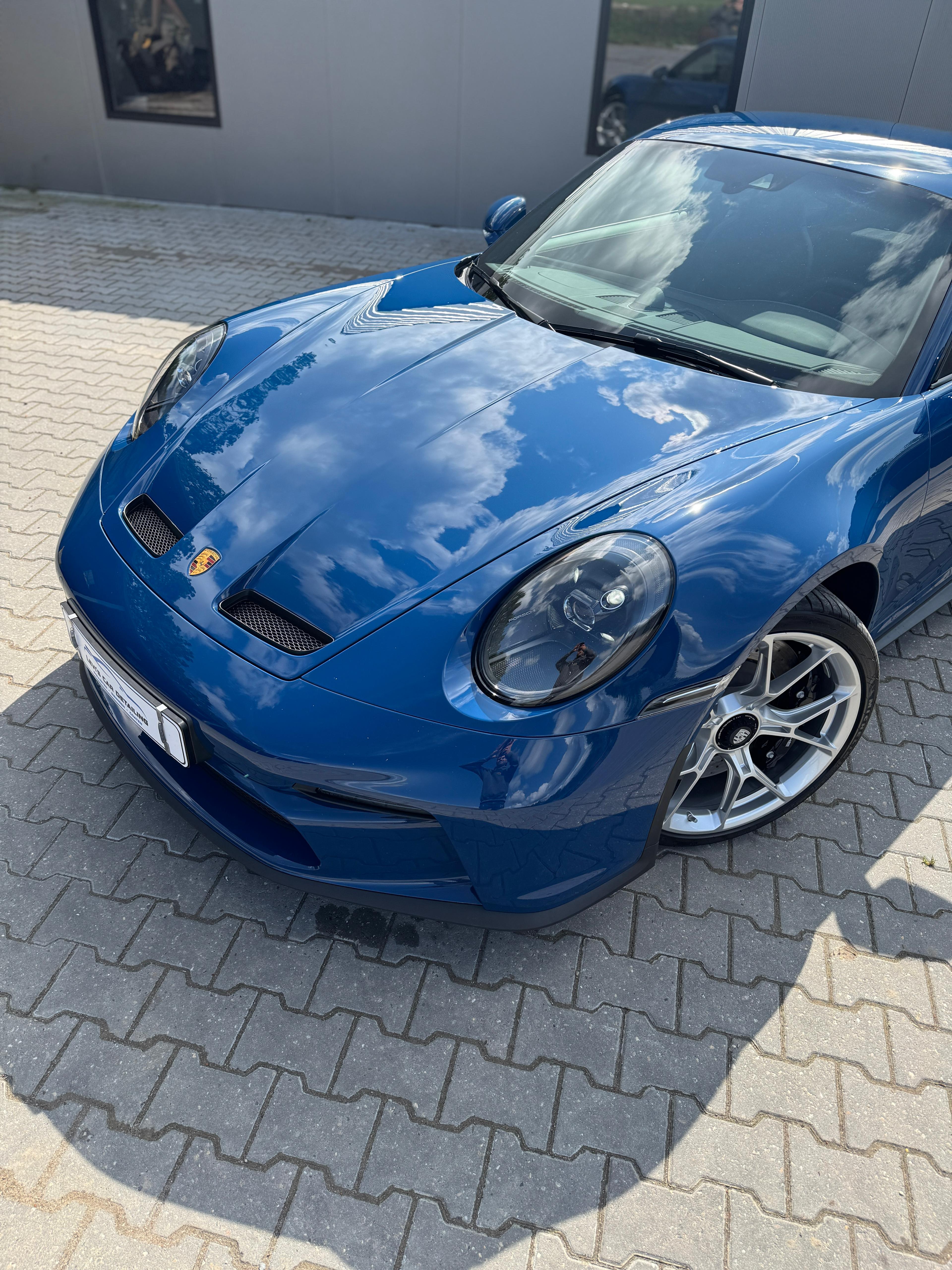 Porsche 911 GT3 Touring front detail