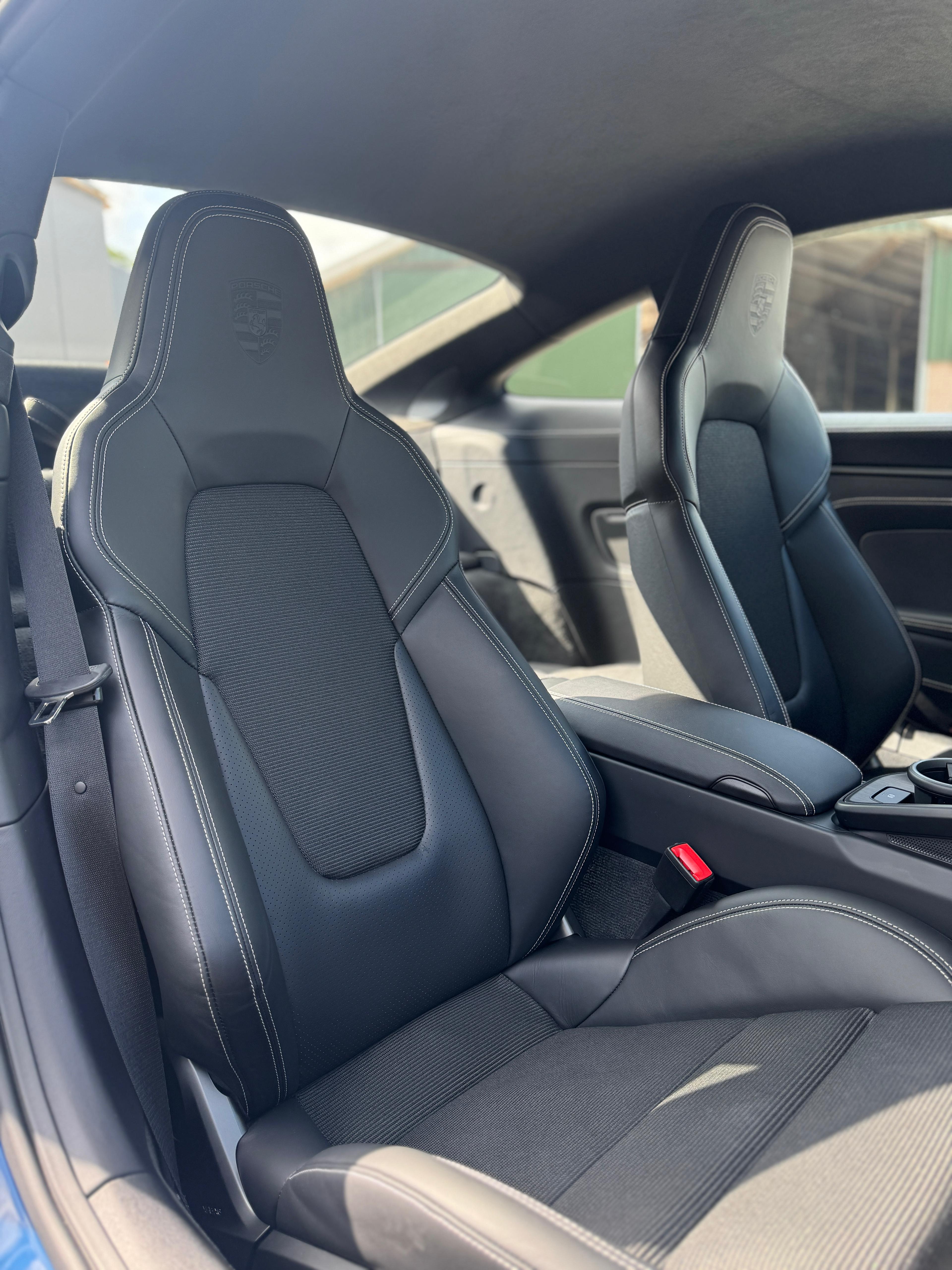 Porsche 911 GT3 Touring stoelen