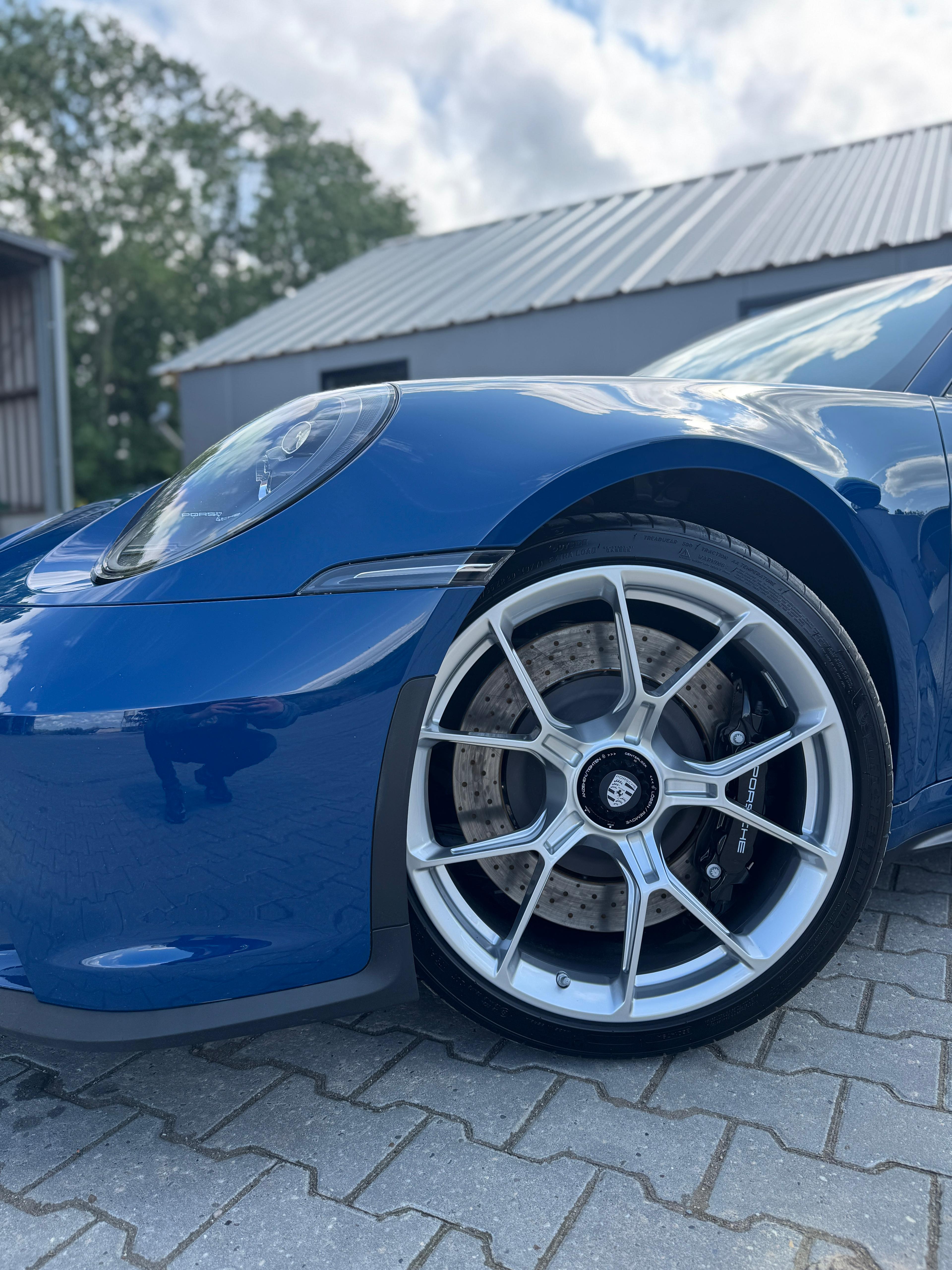 Porsche 911 GT3 Touring wheel detail
