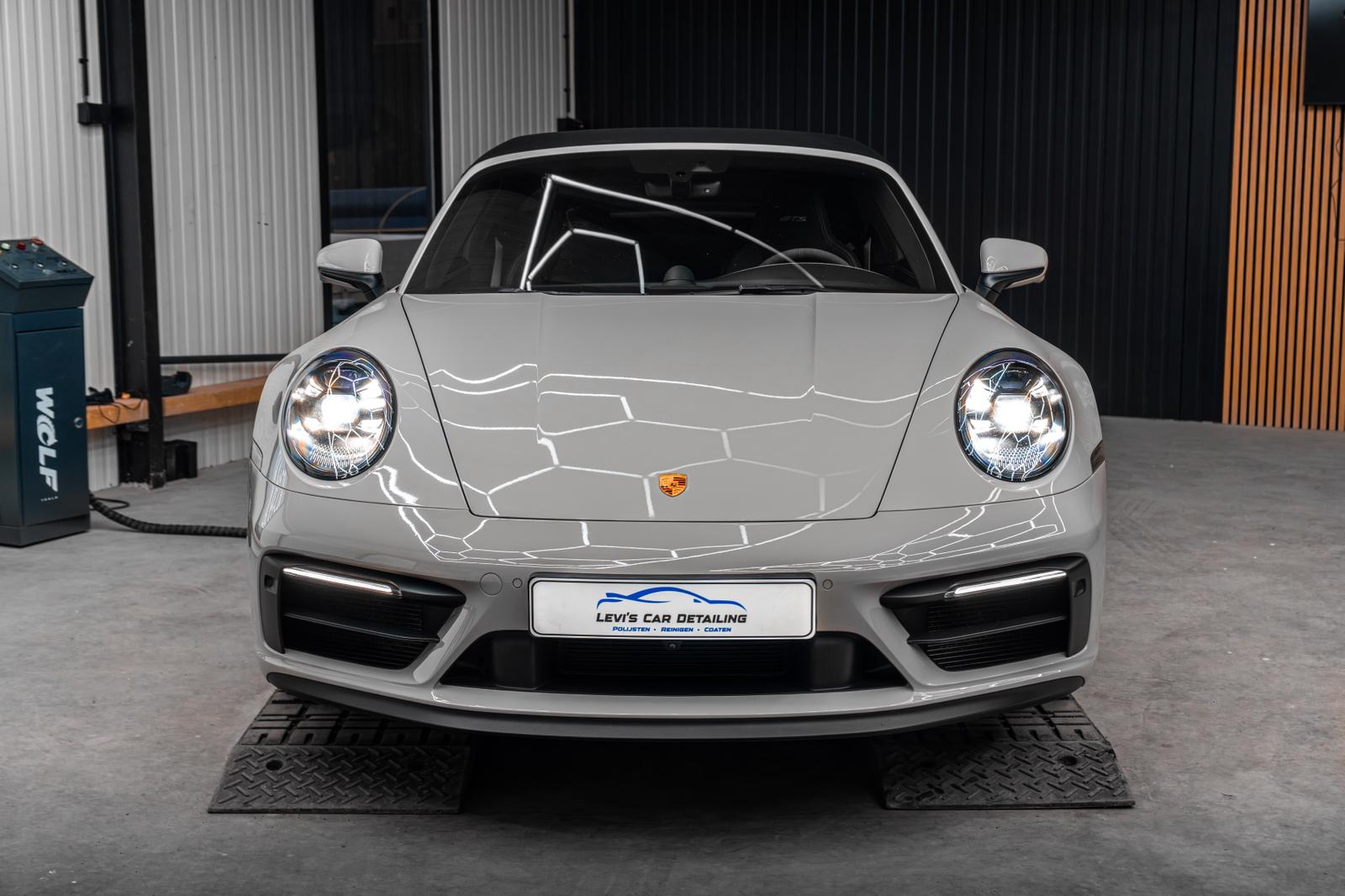 Porsche 911 Targa 4 GTS Chalk headlight detail