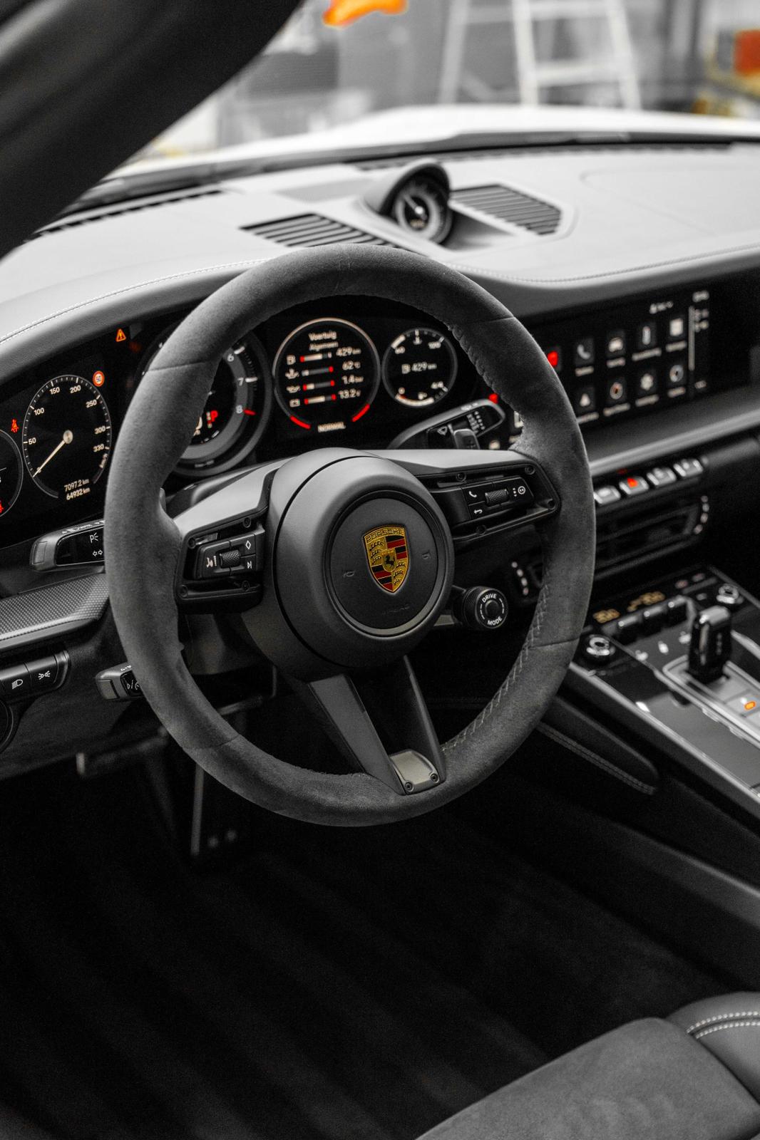 Porsche 911 Targa 4 GTS Chalk stuurwiel detail