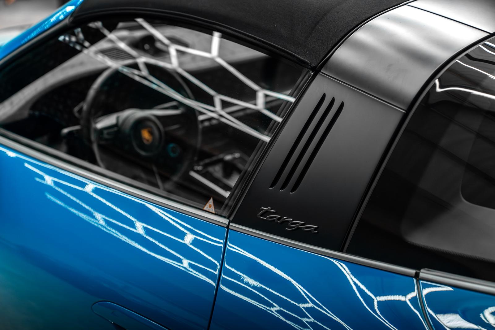 Targa bar detail