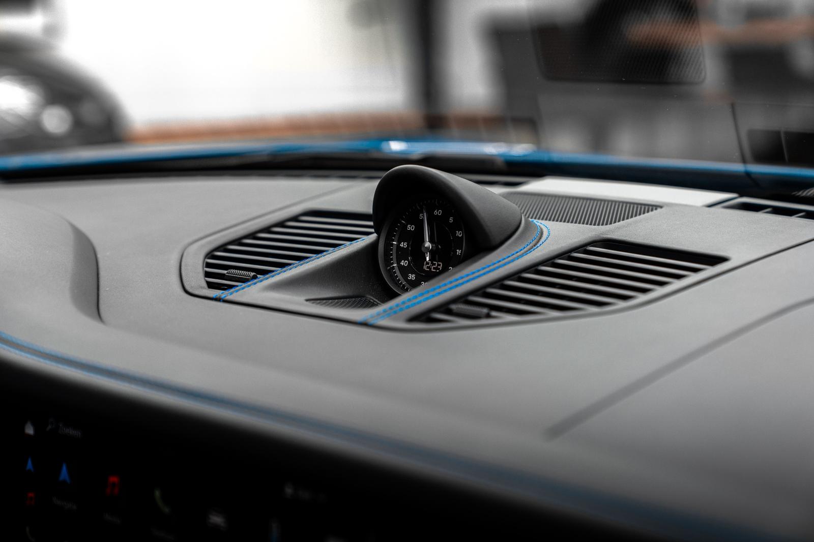 Dashboard chronometer pod
