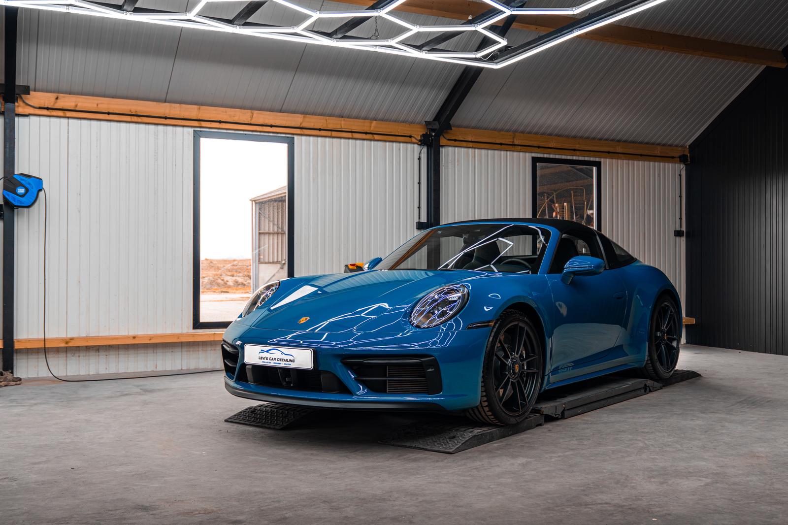 Porsche 911 Targa 4 GTS Shark Blue front in detailingstudio