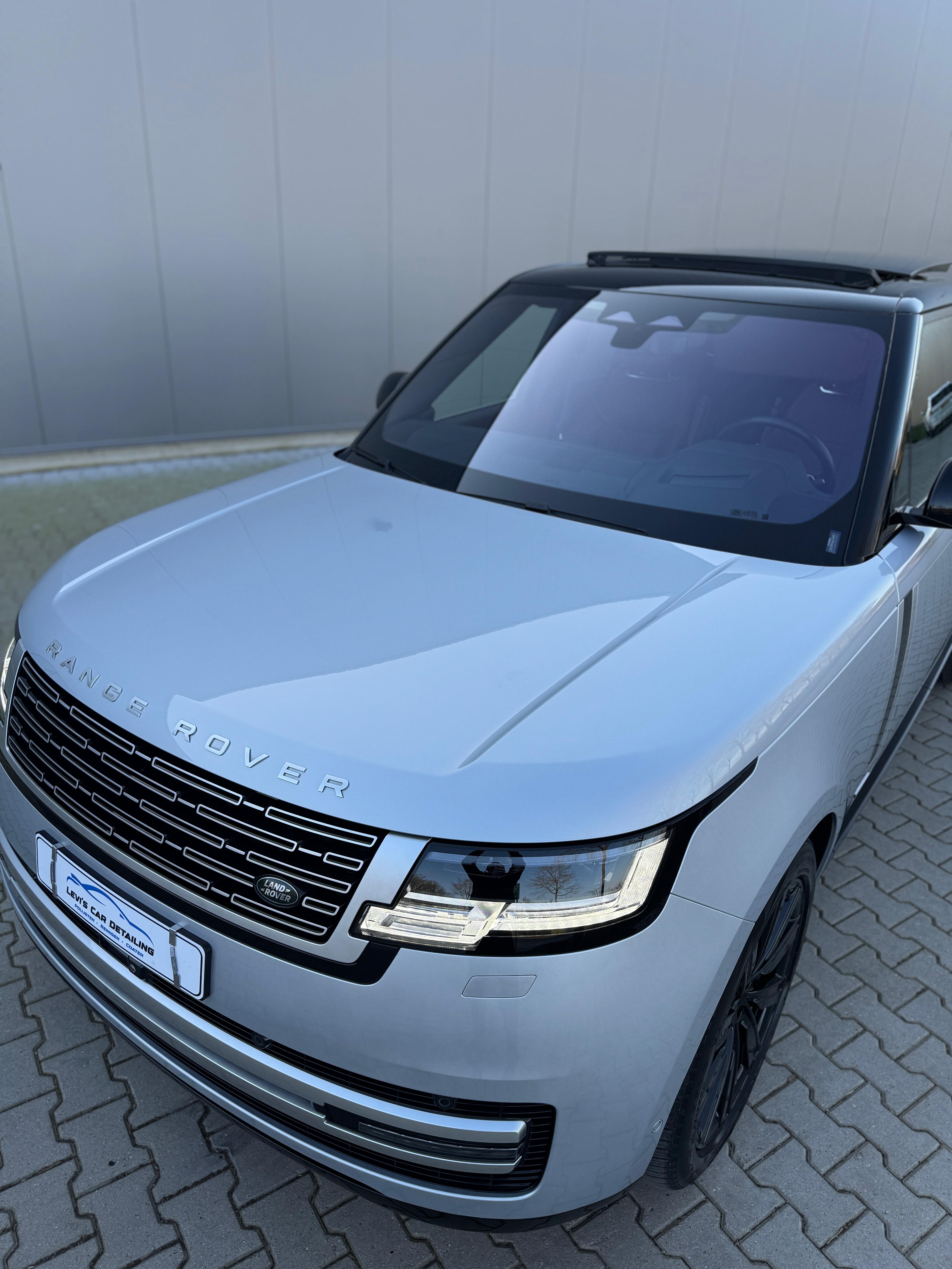 Range Rover Sport Autobiography front hood detail