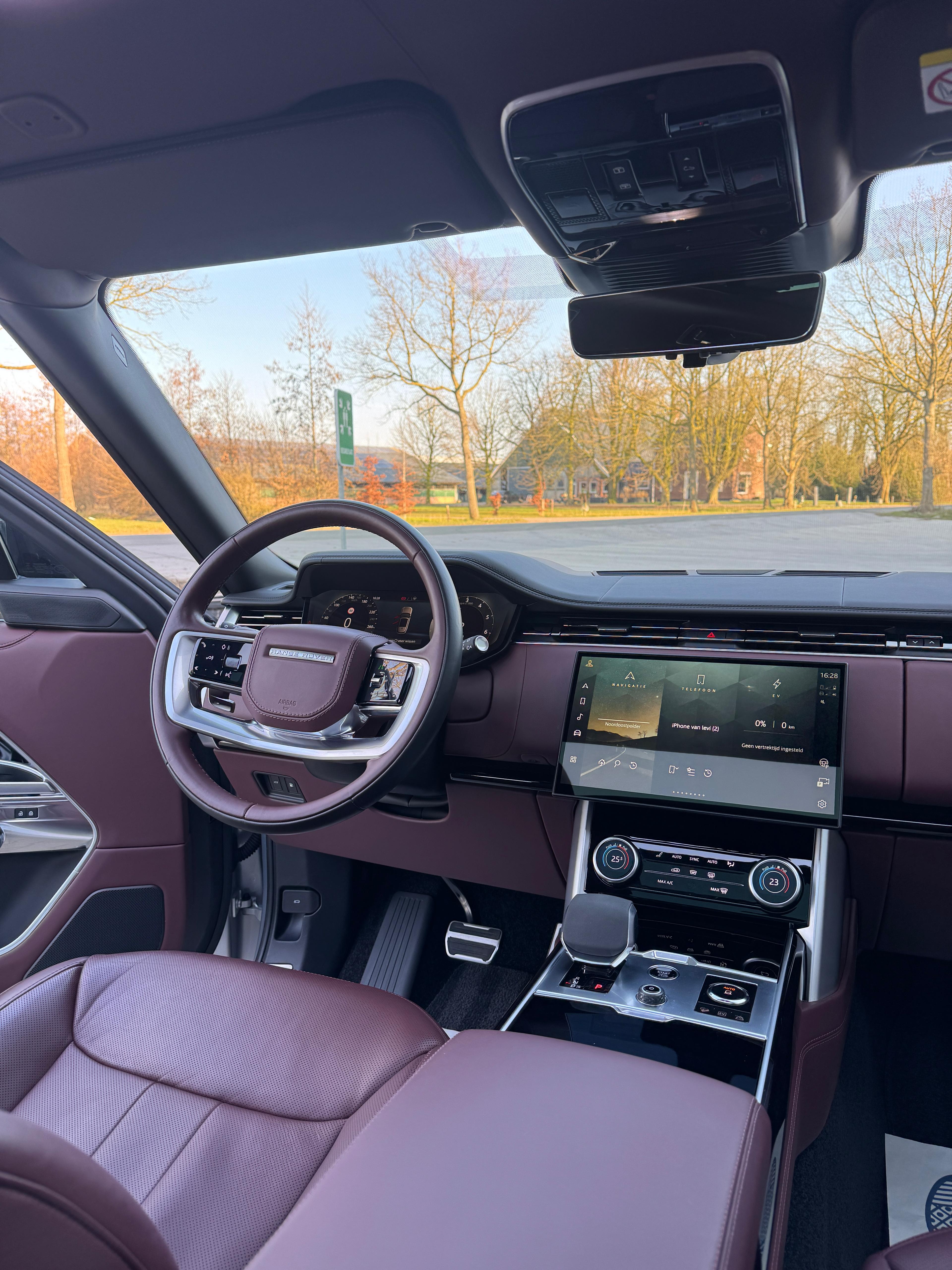 Range Rover Sport Autobiography dashboard met uitzicht